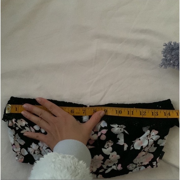 Kendall & Kylie bandeau crop top, button and lace detail, black floral, size M - Picture 6 of 8
